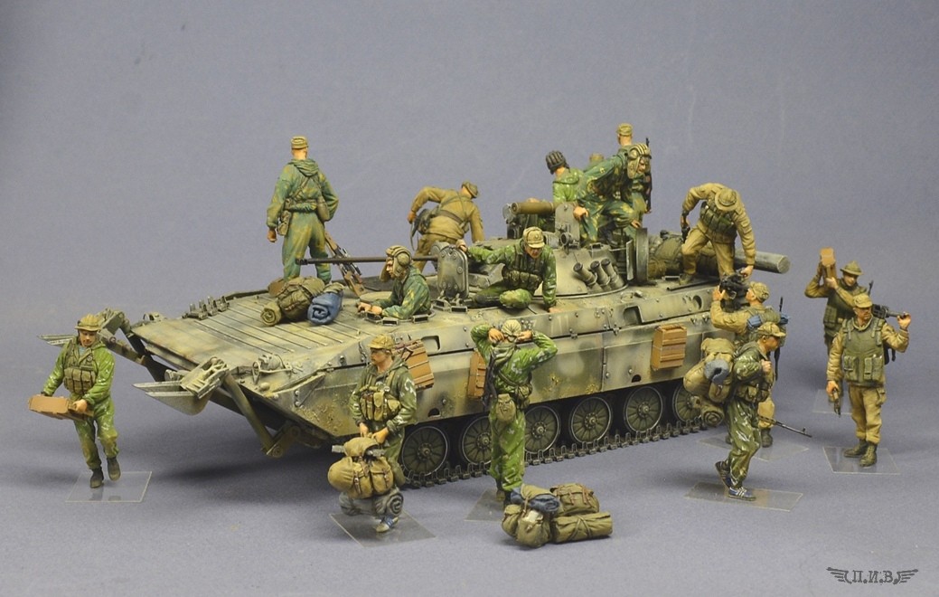 T-35252 Советский боец разведроты ВДВ c членом экипажа БМП-2 (Афганистан 1987-1989 гг) (2) Tank